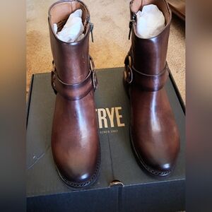 NIB Frye Womens Brown Veronica Harness Short Leather Boots